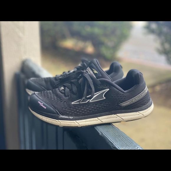 Altra Shoes - Altra Women’s Intuition 4  Zero Drop Foot Shape Black Sz 9 US